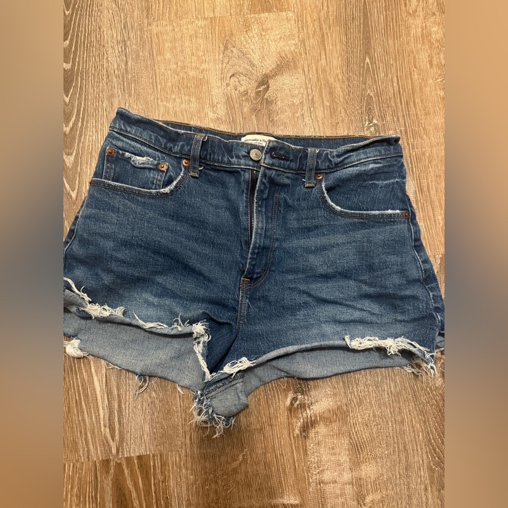 Abercrombie and Fitch high rise 90s cut off short curve love